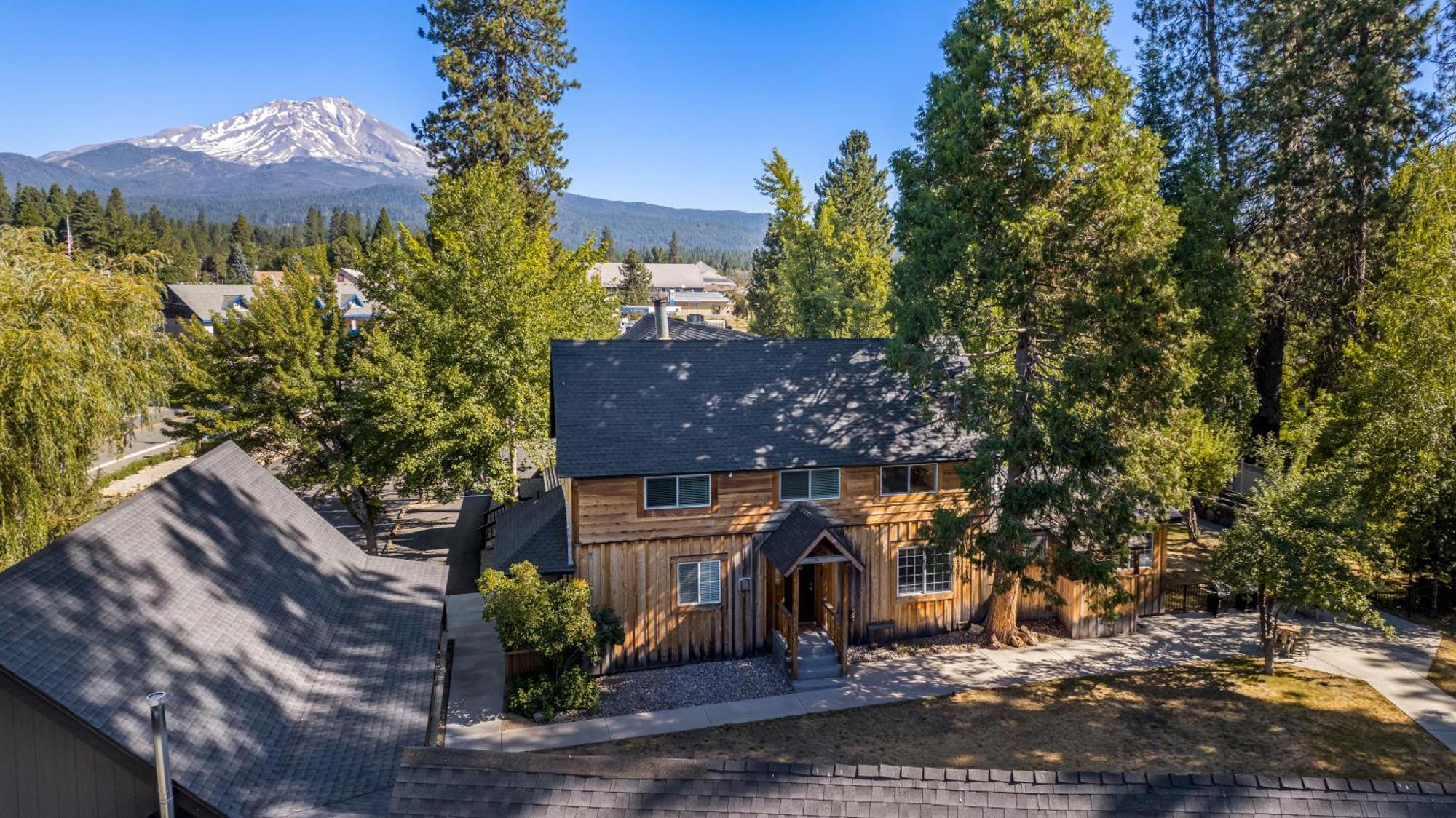 Shasta View Lodge マクラウド エクステリア 写真