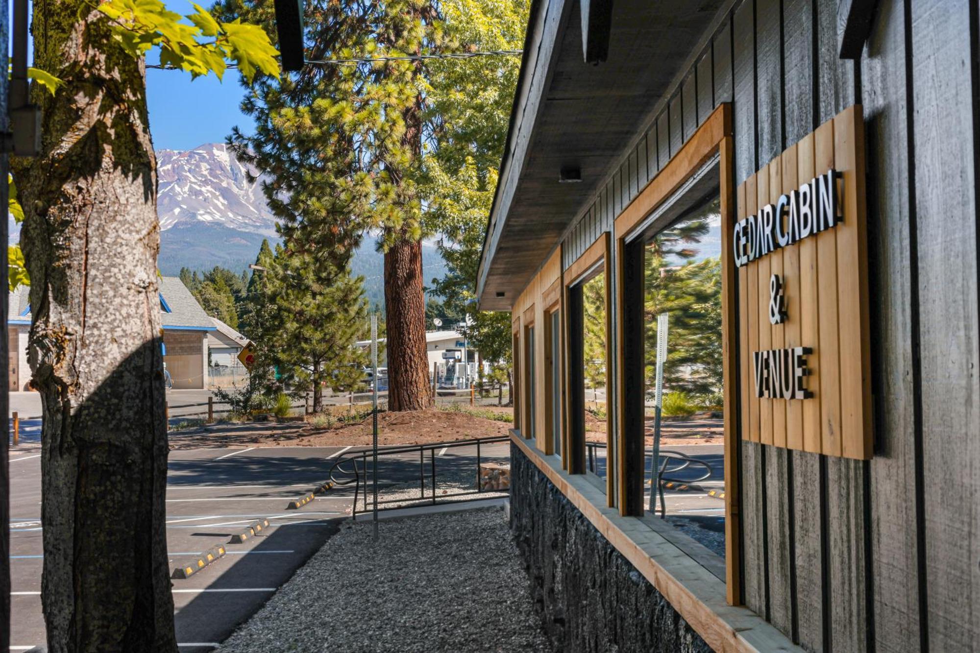 Shasta View Lodge マクラウド エクステリア 写真