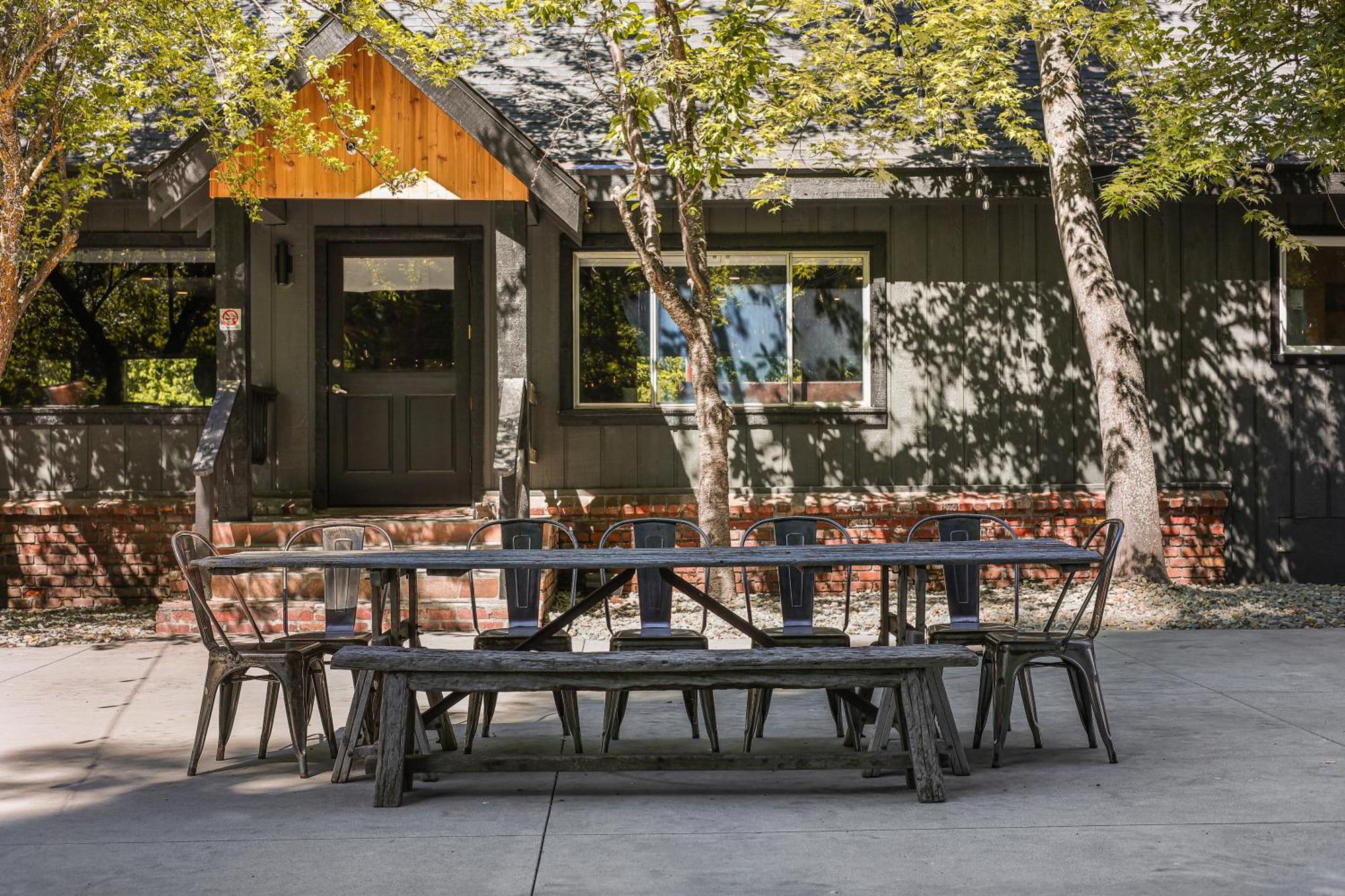 Shasta View Lodge マクラウド エクステリア 写真