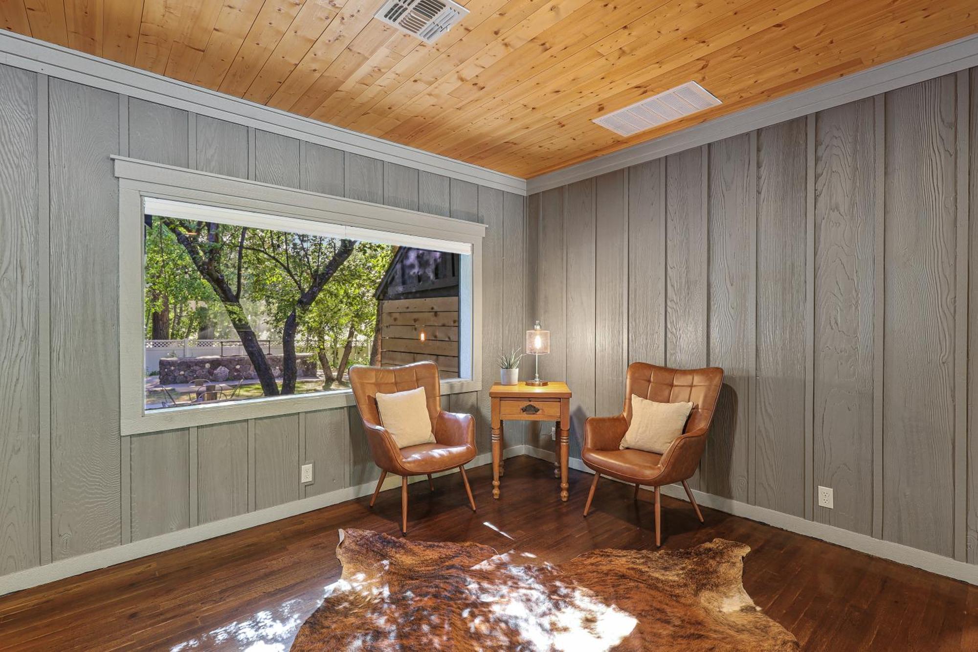 Shasta View Lodge マクラウド エクステリア 写真
