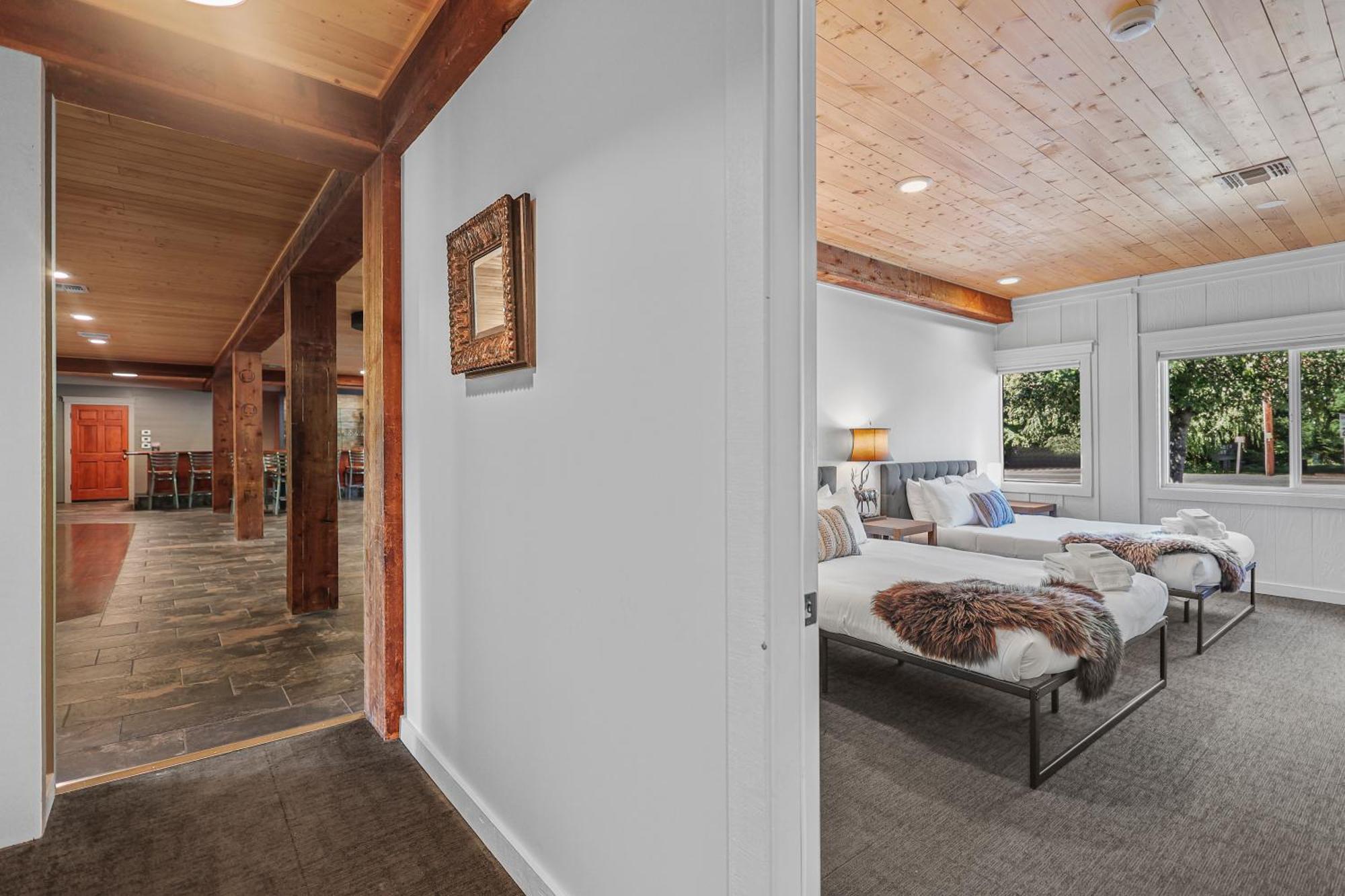 Shasta View Lodge マクラウド エクステリア 写真