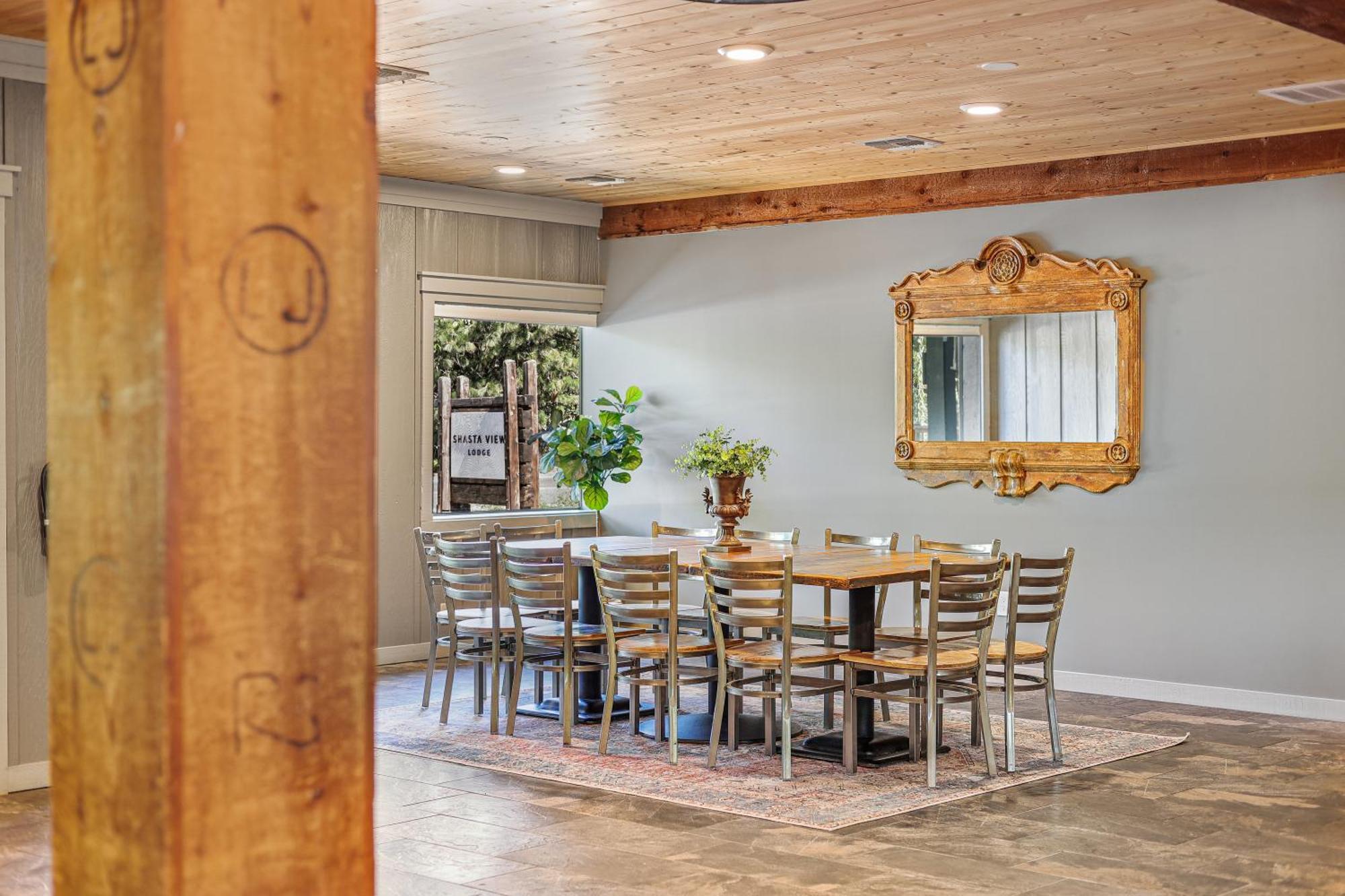 Shasta View Lodge マクラウド エクステリア 写真
