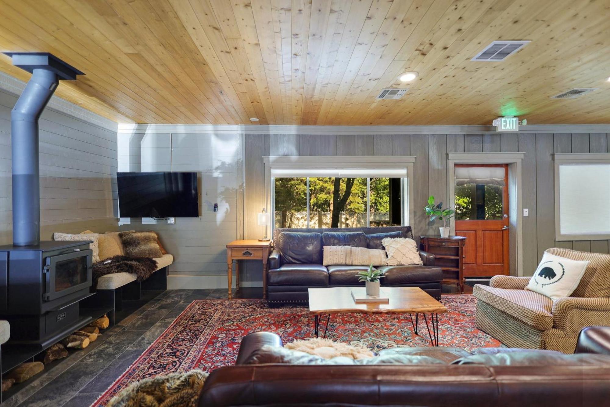 Shasta View Lodge マクラウド エクステリア 写真