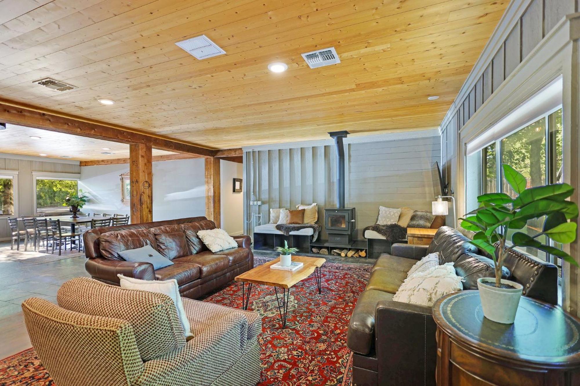 Shasta View Lodge マクラウド エクステリア 写真