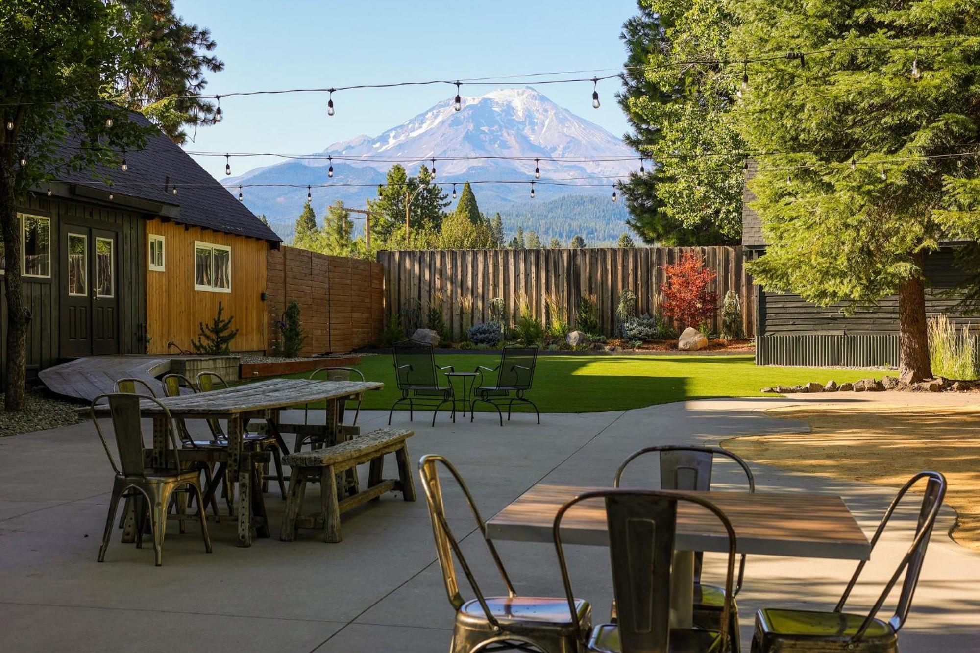 Shasta View Lodge マクラウド エクステリア 写真