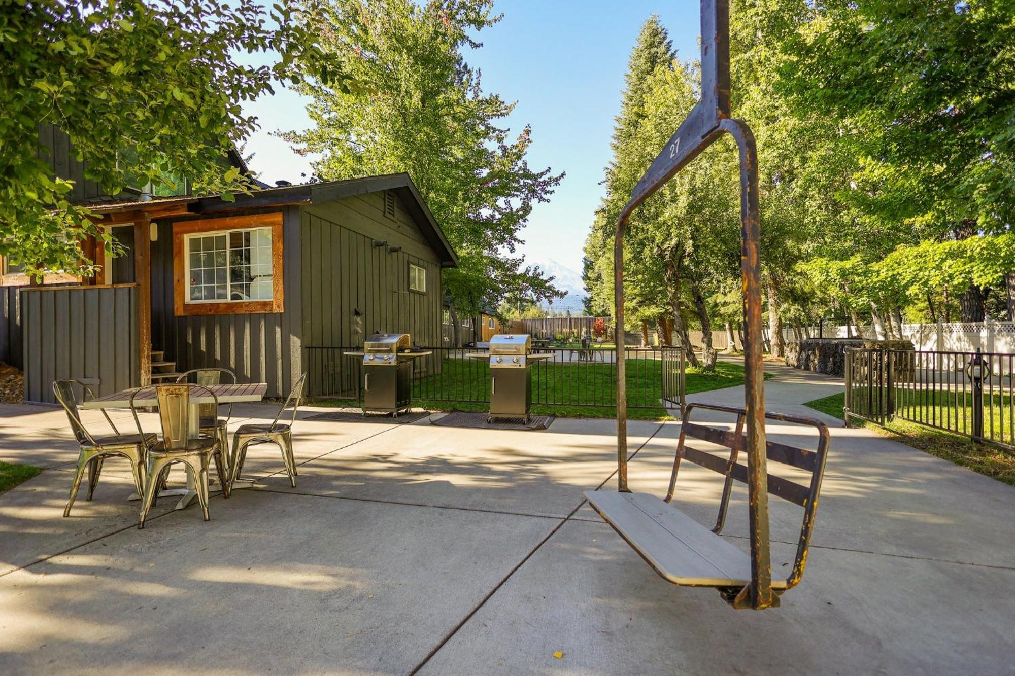 Shasta View Lodge マクラウド エクステリア 写真